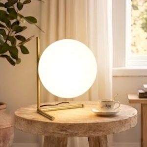 Đèn bàn moonlight chao thủy tinh trắng, thân kim loại si vàng-đồng DB-333