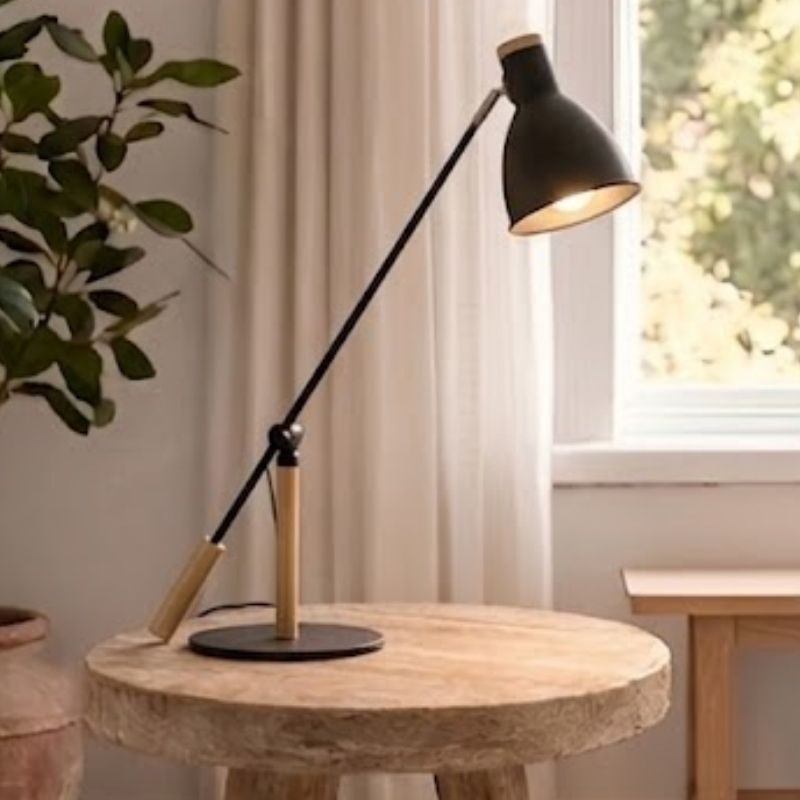 Đèn bàn hiện đại, thân kim loại, giá rẻ DB-677