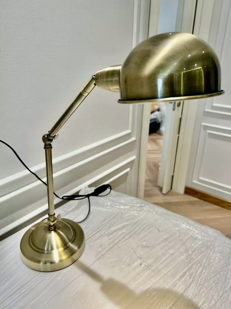 den-ban-hien-dai-than-kim-loai-gia-re-db-368