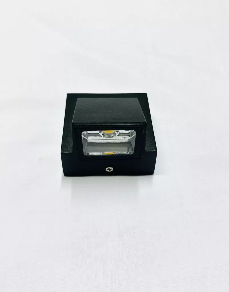 den-tuong-led-hien-dai-ngoai-troi-hat-1-dau-gia-re-vnt-323