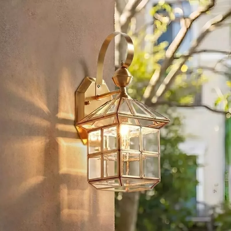 Đèn gắn tường ngoài trời, kim loại đồng phối kính trong VD-111