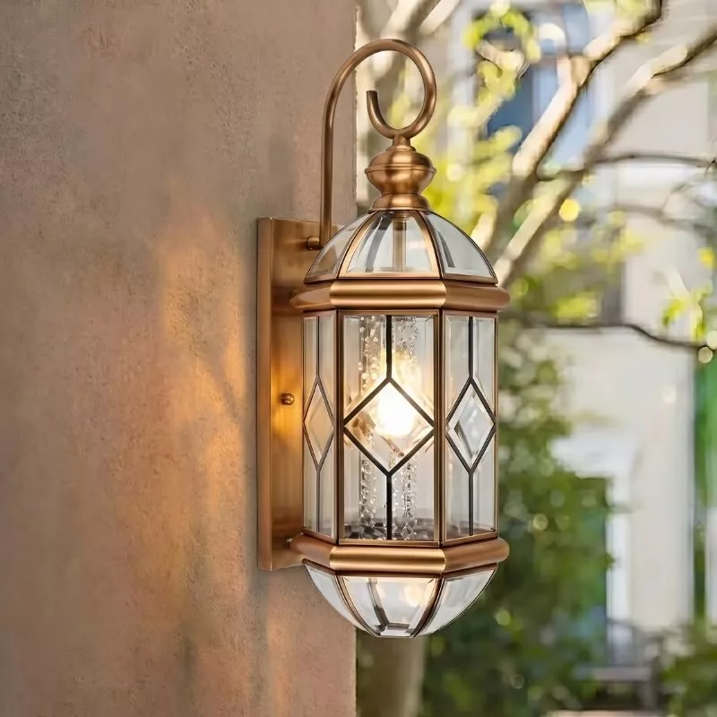 Đèn gắn tường ngoài trời, kim loại đồng phối kính mờ VD-129