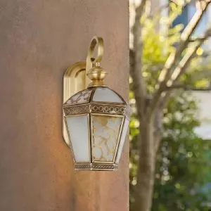 Đèn gắn tường ngoài trời, kim loại đồng phối kính mờ VD-131