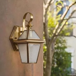 Đèn gắn tường ngoài trời, kim loại đồng phối kính mờ VD-134