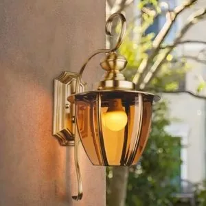 Đèn gắn tường ngoài trời, kim loại đồng phối kính màu trà VD-143