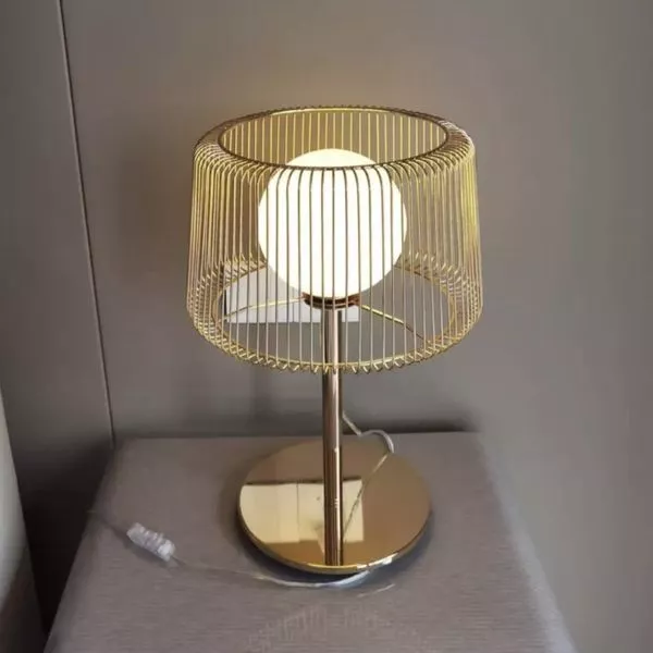 Đèn bàn chao thủy tinh đục, thân kim loại si vàng đồng cao cấp DB-376 - Hình ảnh 2