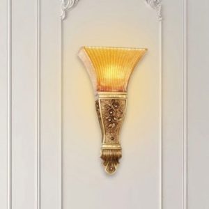 Đèn gắn tường cổ điển, chao thủy tinh vàng VCD-410