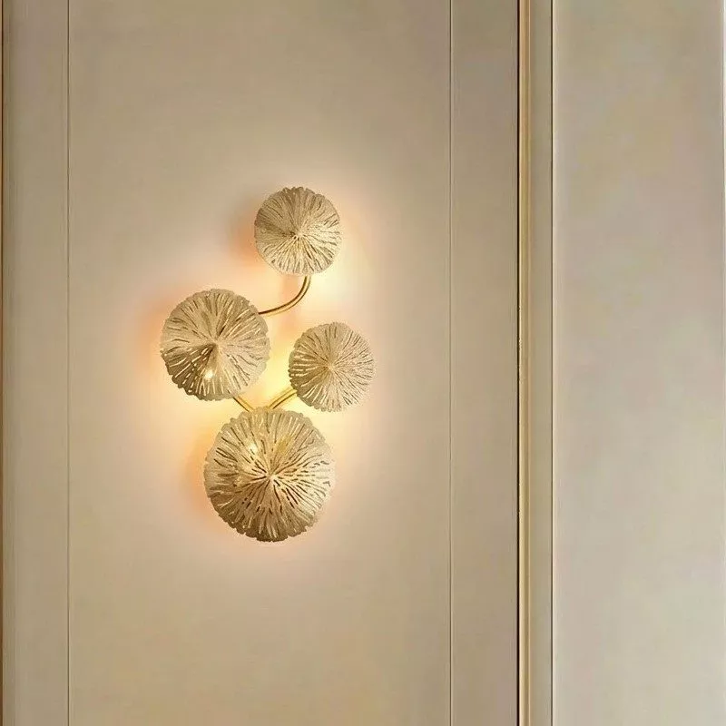 Đèn gắn tường decor, kim loại si vàng đồng, thiết kế kiểu lá sen VDC-585