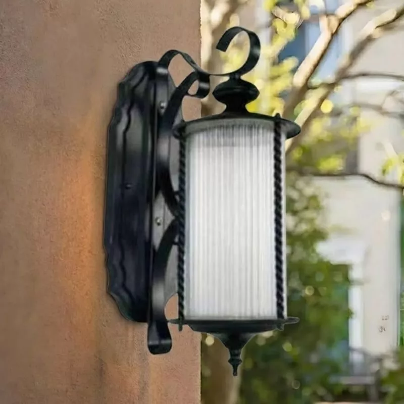 Đèn gắn tường ngoài trời giá rẻ, thiết kế cổ điển VNT-569