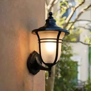 Đèn gắn tường ngoài trời giá rẻ, thiết kế cổ điển VNT-630