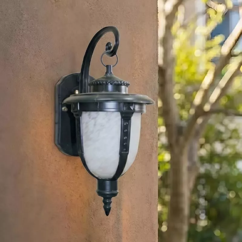 Đèn gắn tường ngoài trời giá rẻ, thiết kế cổ điển VNT-506