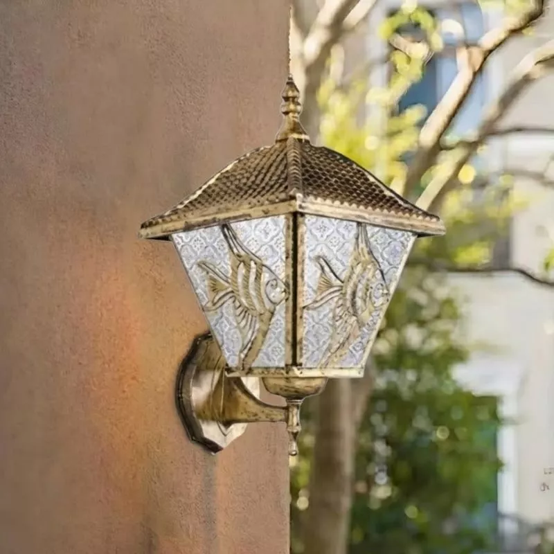 Đèn gắn tường ngoài trời, thiết kế cổ điển VNT-579