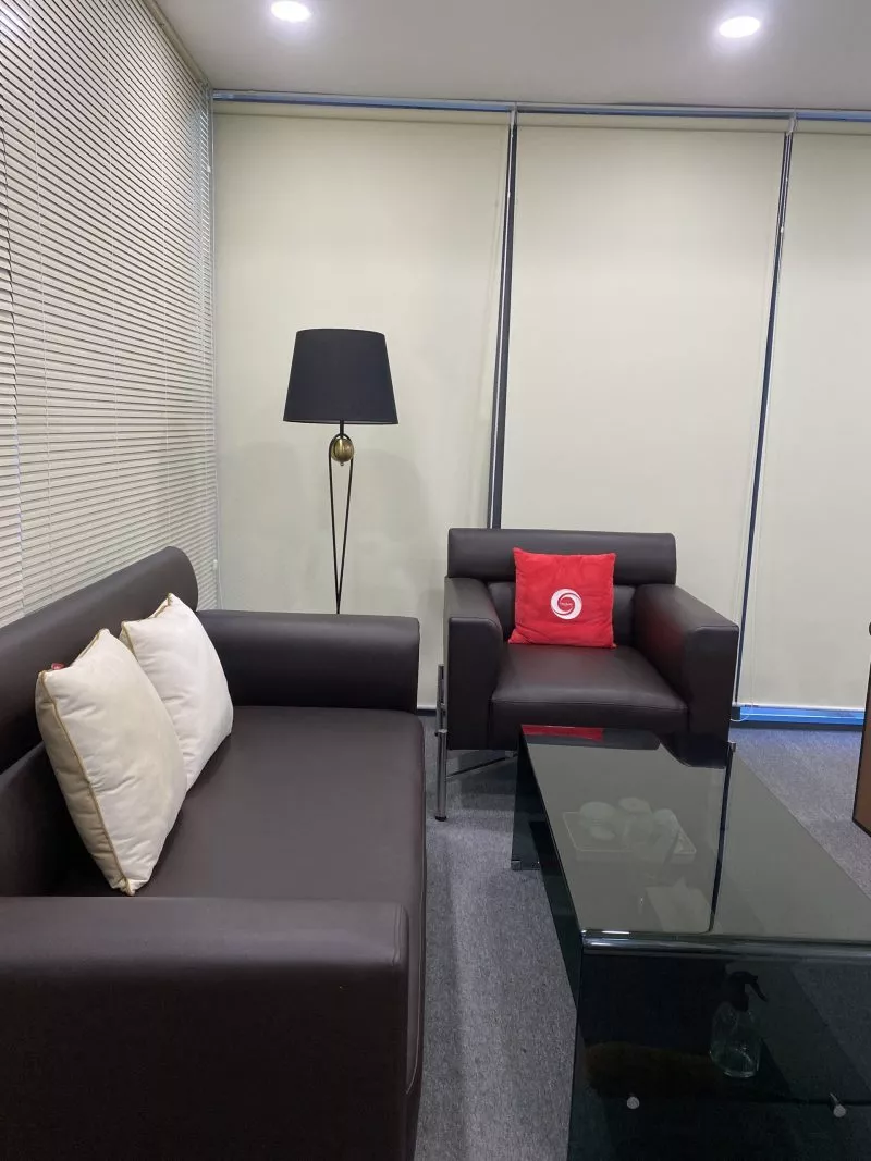 den-cay-hien-dai-chup-vai-den-than-kim-loai-thiet-ke-nghe-thuat-dc-233